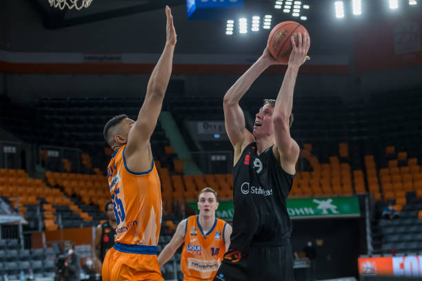 但在与沙特 但在与沙特